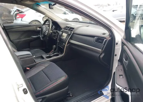 2015 Toyota Camry Se z USA, uszkodzony, nr VIN 4T1BF1FK8FU884983